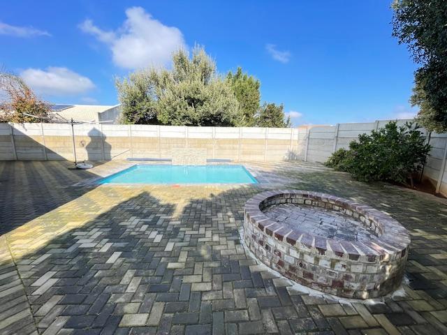 4 Bedroom Property for Sale in Tafelzicht Western Cape